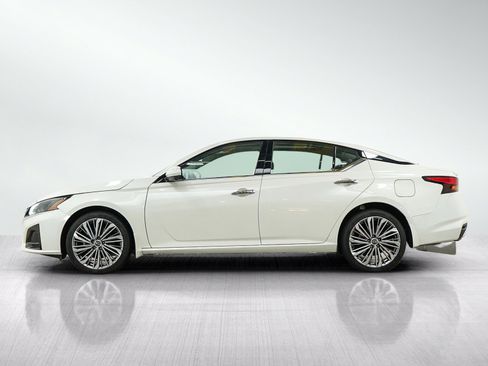 Used 2023 Nissan Altima 2.5 SL AWD/4WD image 2