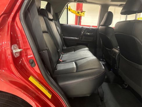 Used 2019 Toyota 4Runner TRD Off-Road Premium AWD/4WD image 10