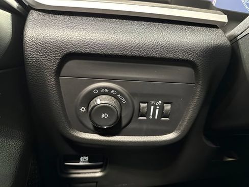 Used 2024 Jeep Grand Cherokee Limited AWD/4WD image 15