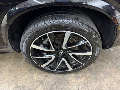 Certified 2025 Volvo XC90 B5 Plus w/ Protection Package Premier image 36