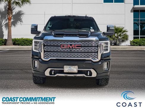 Used 2022 GMC Sierra 2500 Denali w/ Denali Black Diamond Edition AWD/4WD image 2