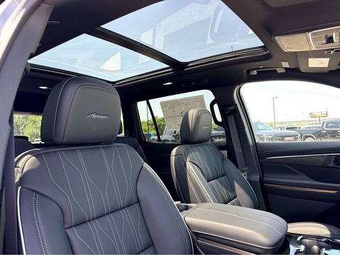 New 2026 Buick Enclave Avenir w/ Super Cruise Package AWD/4WD image 5
