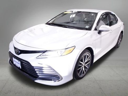 Used 2023 Toyota Camry XLE image 1