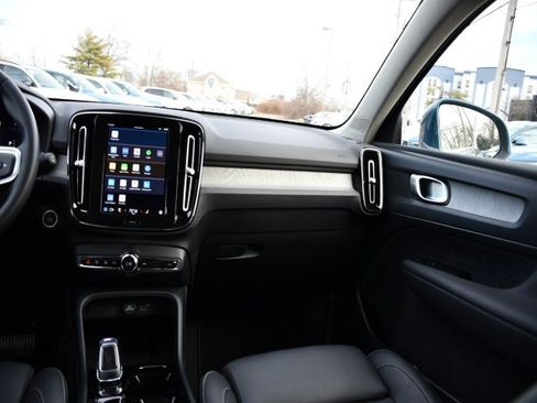 Certified 2025 Volvo XC40 B5 Plus image 18