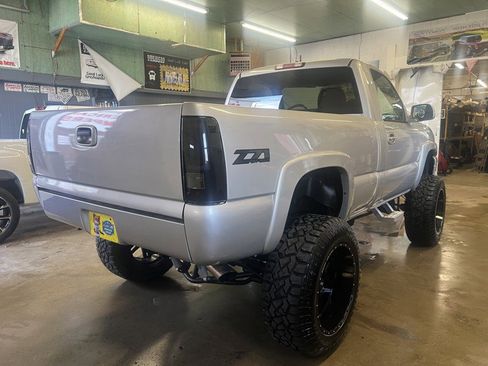 Used 2004 Chevrolet Silverado 1500 4x4 Regular Cab w/ Light Duty Power Package image 3