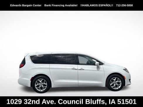 Used 2019 Chrysler Pacifica Touring Plus w/ Tire & Wheel Group FWD image 2