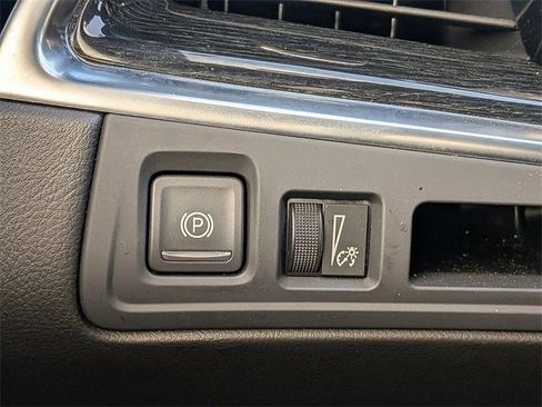 Certified 2025 Cadillac XT5 Premium Luxury image 26