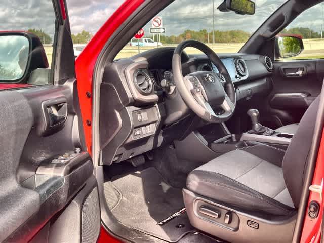 Used 2020 Toyota Tacoma TRD Off-Road w/ Technology Package AWD/4WD image 3