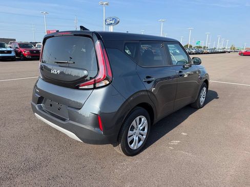 Used 2025 Kia Soul LX FWD image 5