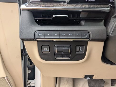 Used 2022 Cadillac Escalade ESV Premium Luxury w/ Performance Package AWD/4WD image 21