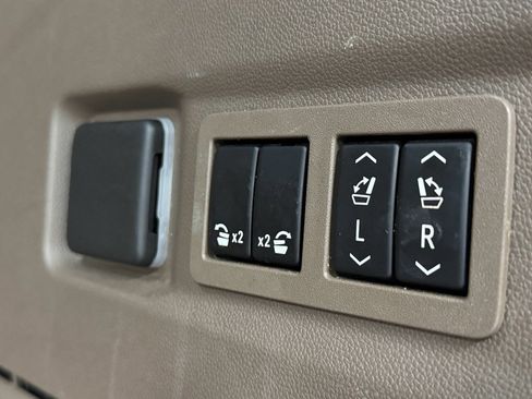 Used 2021 GMC Yukon Denali w/ Denali Premium Package image 43