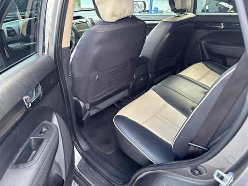 Used 2011 Kia Sorento EX w/ Limited Pkg FWD image 11