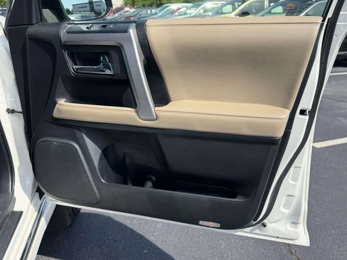 Used 2016 Toyota 4Runner Limited AWD/4WD image 10