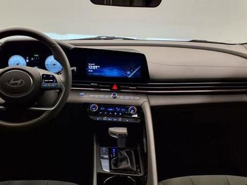 Used 2025 Hyundai Elantra SEL image 26