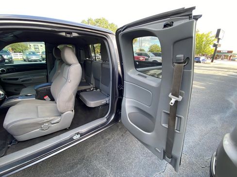 Used 2015 Toyota Tacoma PreRunner image 35