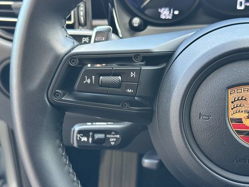 Certified 2026 Porsche Macan AWD/4WD image 27