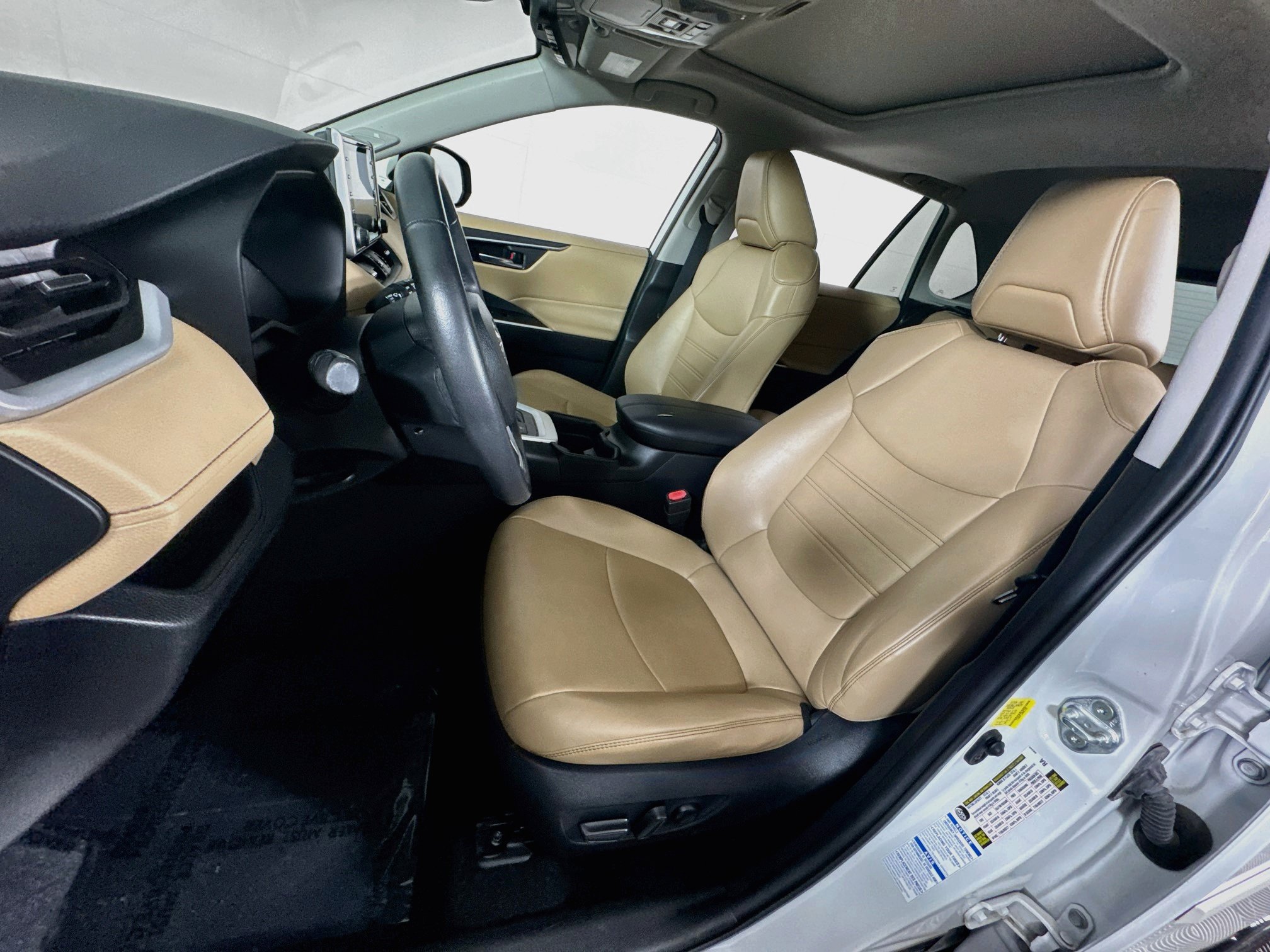 Certified 2021 Toyota RAV4 XLE Premium AWD/4WD image 12