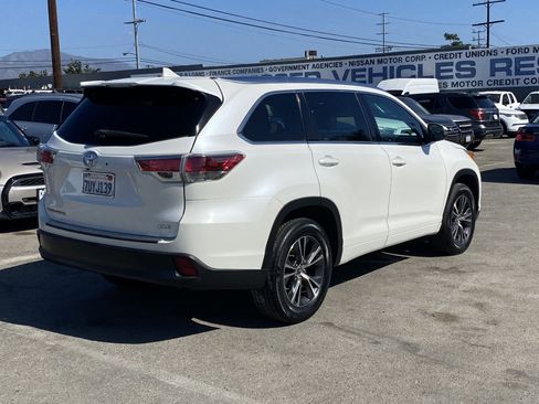Used 2016 Toyota Highlander XLE image 6