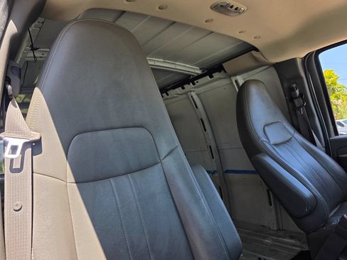 Used 2014 Chevrolet Express 2500 Extended RWD image 12
