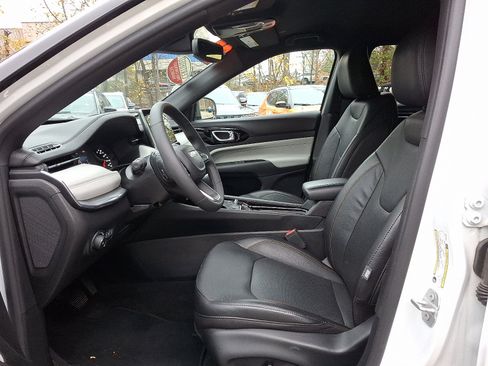 Used 2023 Jeep Compass Limited image 14