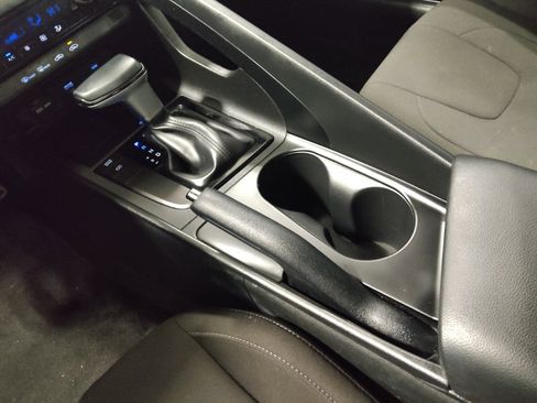 Used 2025 Hyundai Elantra Sport image 26