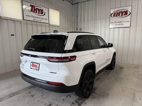 Used 2025 Jeep Grand Cherokee Limited w/ Black Appearance Package AWD/4WD image 3