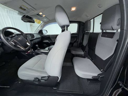 Certified 2019 Toyota Tacoma SR5 AWD/4WD image 5