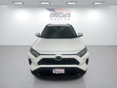 Used 2021 Toyota RAV4 LE AWD/4WD image 2