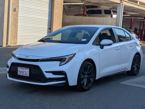 Used 2025 Toyota Corolla SE w/ SE Premium Package FWD image 11