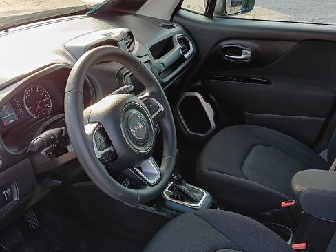 Used 2019 Jeep Renegade Sport image 5