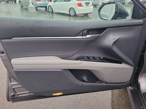 Certified 2018 Toyota Camry XLE image 18