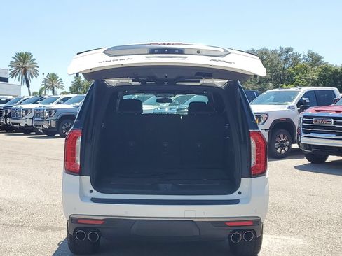 Certified 2022 GMC Yukon XL AT4 AWD/4WD image 10