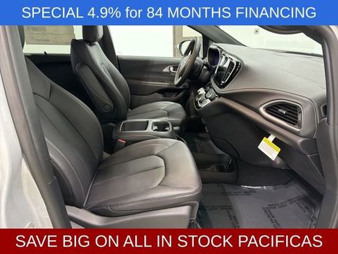 New 2026 Chrysler Pacifica Select AWD/4WD image 21