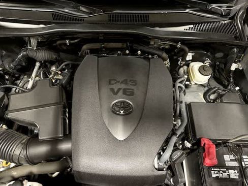 Certified 2023 Toyota Tacoma SR5 AWD/4WD image 12