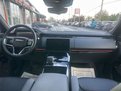 Used 2025 Land Rover Range Rover Sport SE AWD/4WD image 26