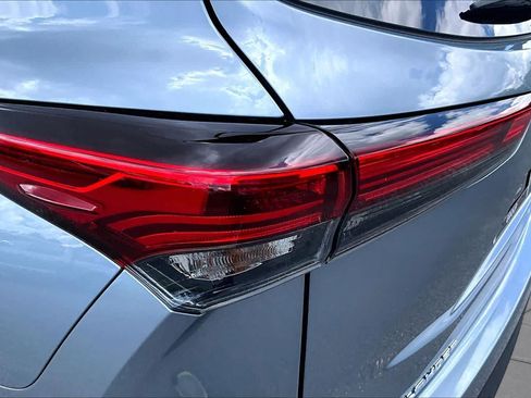 Used 2023 Toyota Highlander LE FWD image 28
