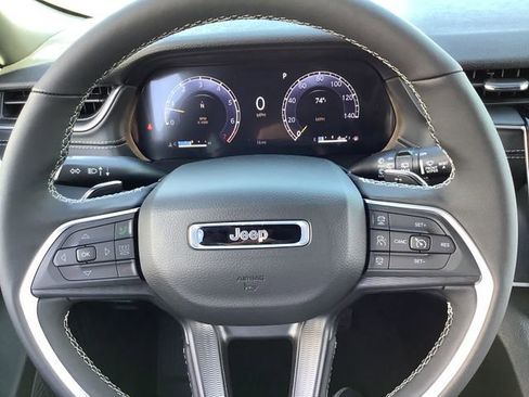 New 2025 Jeep Grand Cherokee 4WD image 10