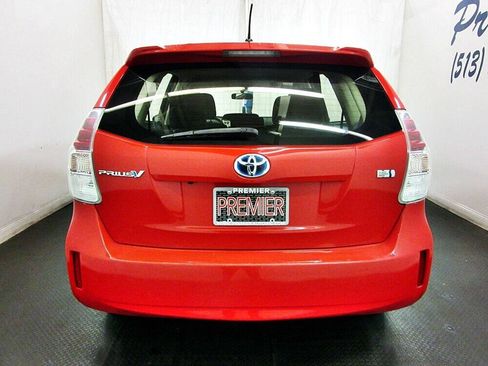 Used 2017 Toyota Prius V Two FWD image 5
