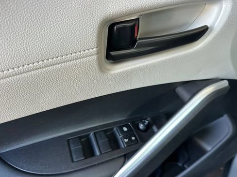 Used 2025 Toyota Corolla Cross L FWD image 11