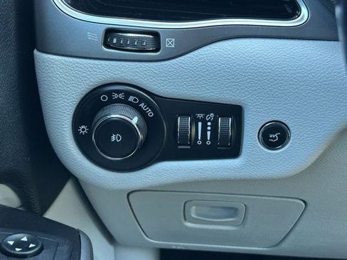 Used 2020 Jeep Cherokee Limited image 20