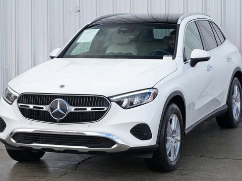 Used 2025 Mercedes-Benz GLC 300 4MATIC image 52