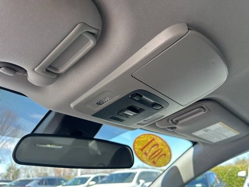 Used 2021 Toyota Camry LE image 28