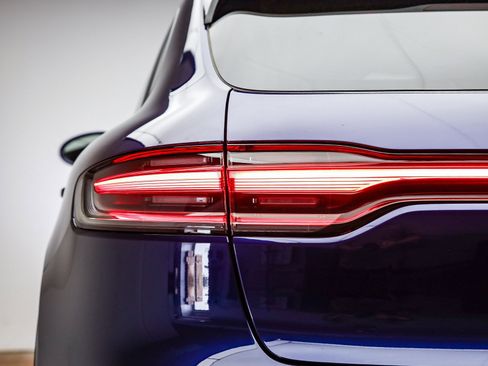 Used 2025 Porsche Macan image 8