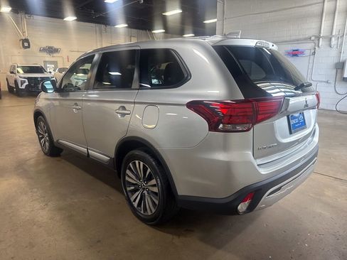 Used 2020 Mitsubishi Outlander LE image 2