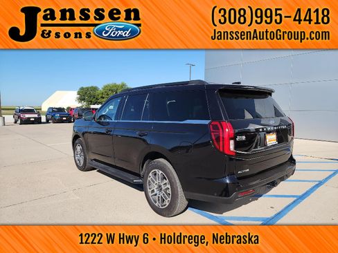 Used 2025 Ford Expedition Active AWD/4WD image 15