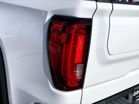 Used 2020 GMC Sierra 1500 SLT image 27