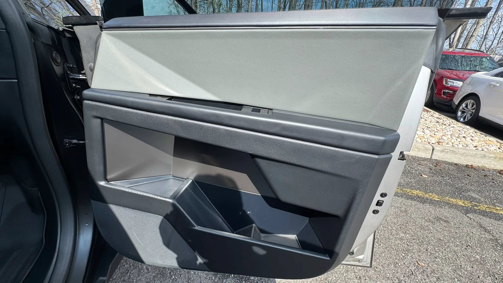 Used 2024 Tesla Cybertruck AWD Crew Cab image 29
