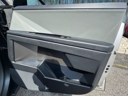 Used 2024 Tesla Cybertruck AWD Crew Cab image 29