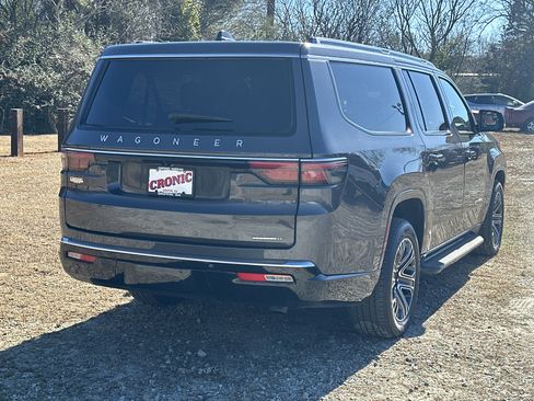 Used 2024 Jeep Wagoneer L Series II image 5