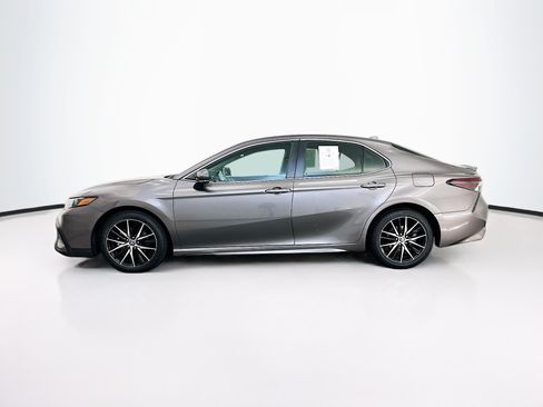 Used 2023 Toyota Camry SE FWD image 4